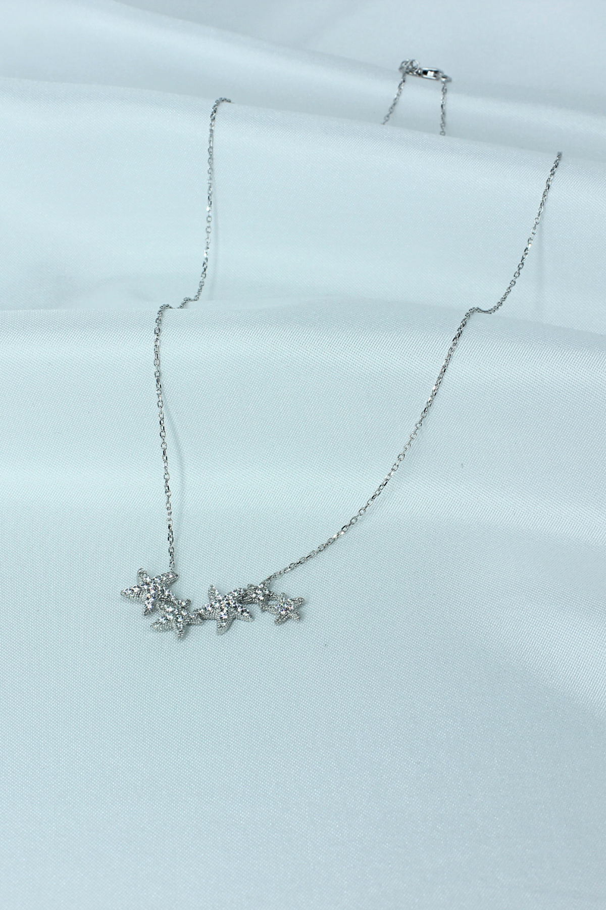 Yıldız Model Taşlı Gümüş Kolye – 925 Ayar, Beyaz Rodaj Kaplama