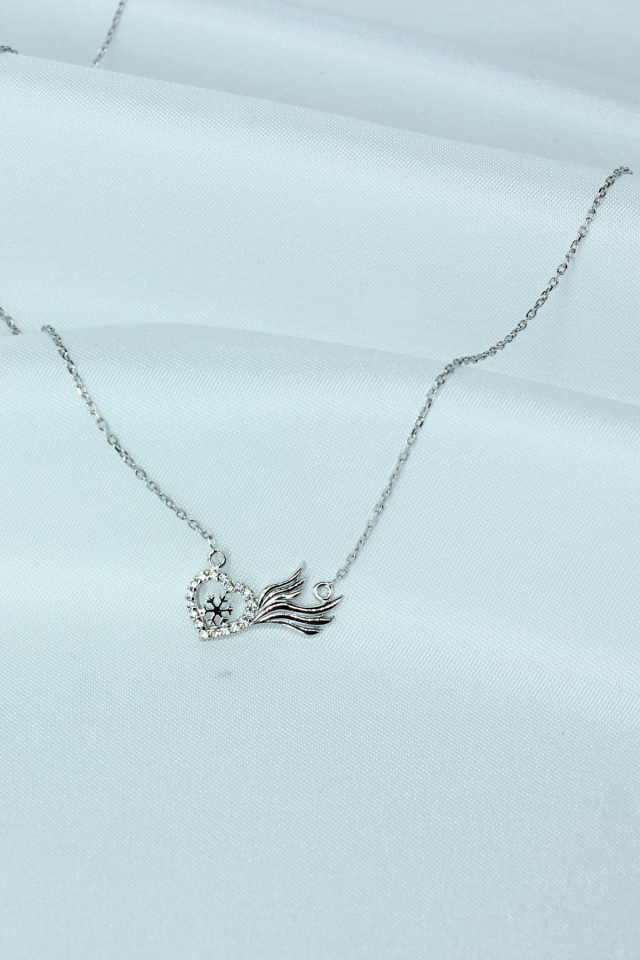 Kanatlı Kalp Model Taşlı Gümüş Kolye – 925 Ayar, Beyaz Rodaj Kaplama