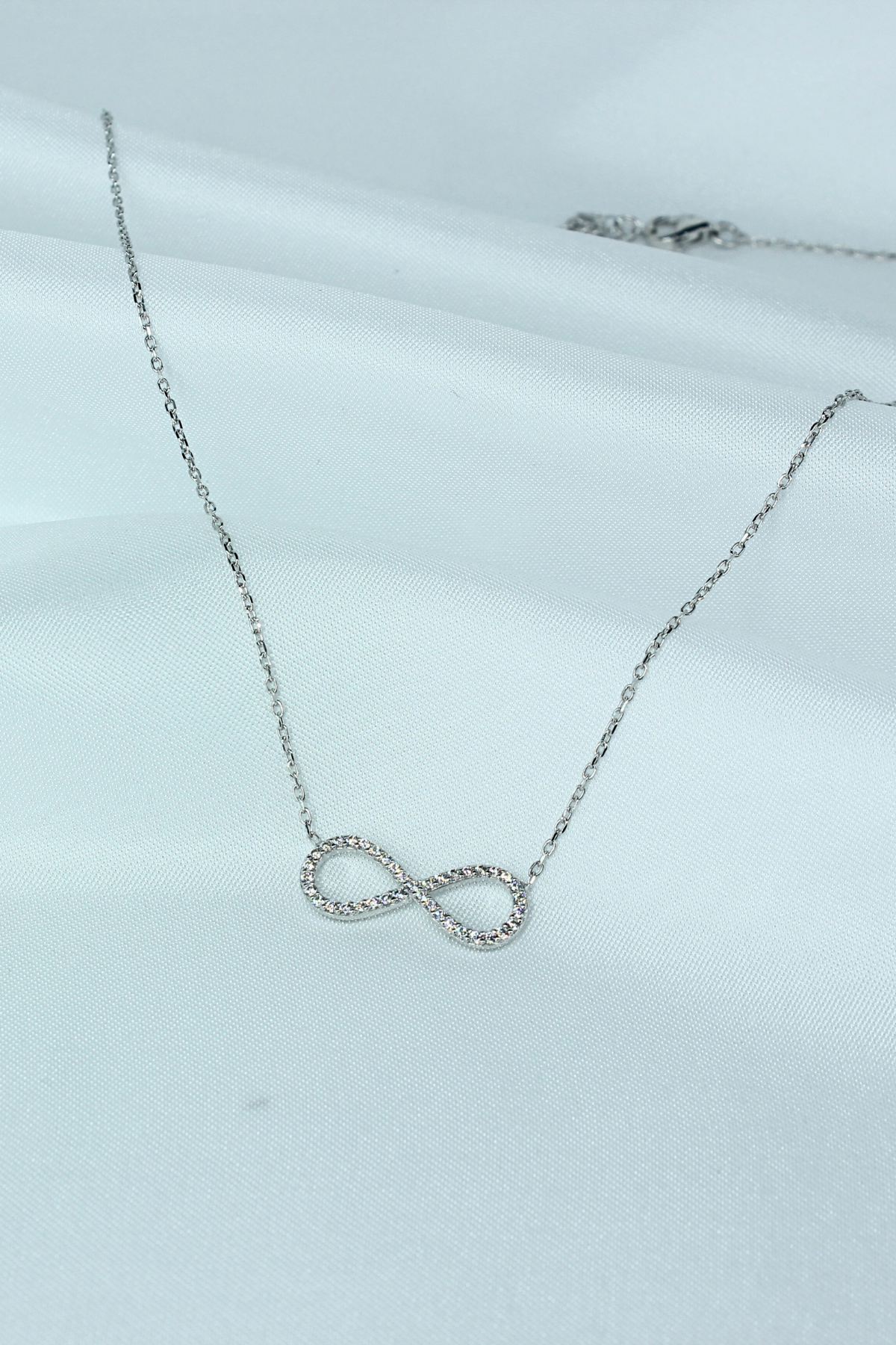 Sonsuzluk Model Taşlı Gümüş Kolye – 925 Ayar, Beyaz Rodaj Kaplama