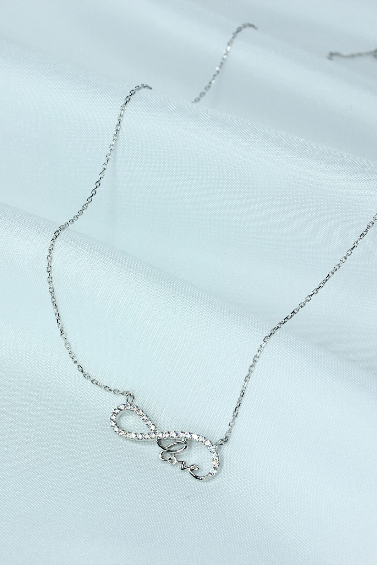 Love Yazılı Sonsuzluk Model Taşlı Gümüş Kolye
