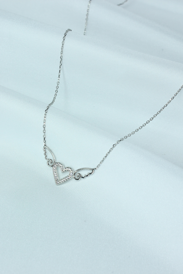 Kanatlı Kalp Model Taşlı Gümüş Kolye