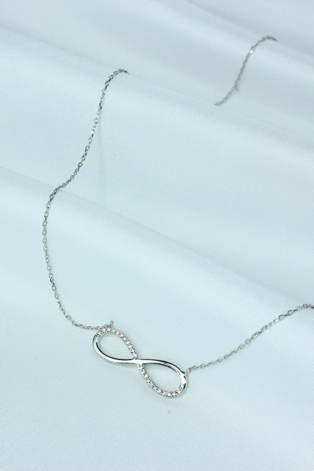 Yarım Taşlı Sonsuzluk Model Gümüş Kolye