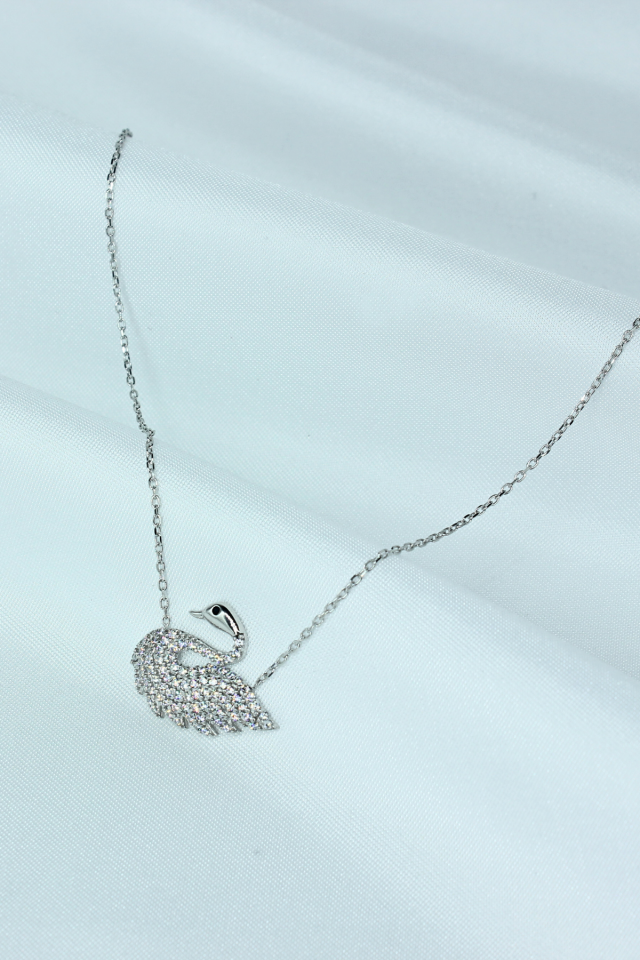 Kuğu Model Taşlı Gümüş Kolye