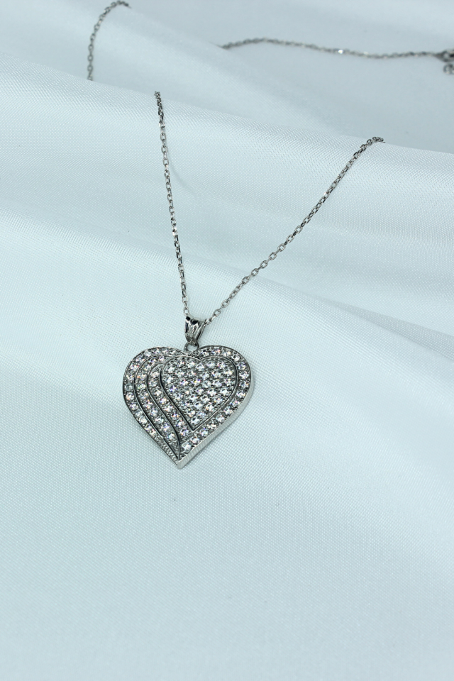 Yoğun Taşlı Kalp Model Gümüş Kolye