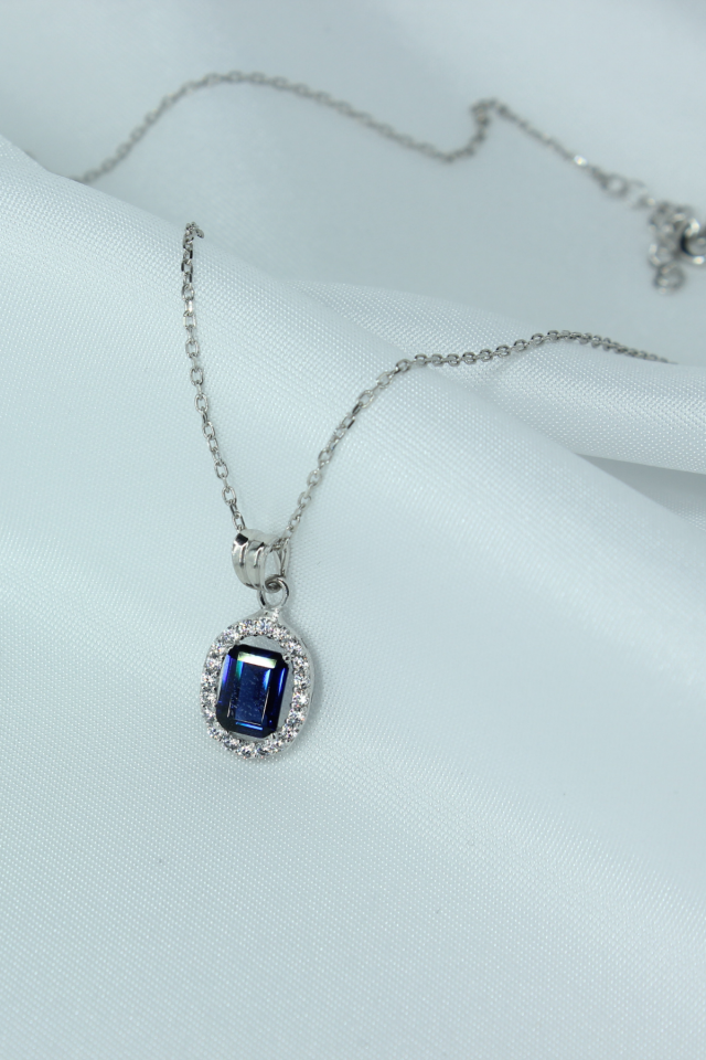 Mavi Baget Taşlı Gümüş Kolye – 925 Ayar, Beyaz Rodaj Kaplama