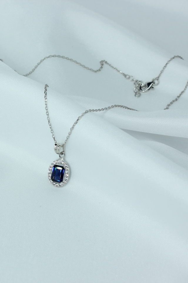 Mavi Baget Taşlı Gümüş Kolye – 925 Ayar, Beyaz Rodaj Kaplama