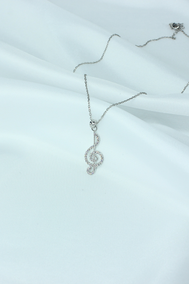 Sol Anahtarı Model Gümüş Kolye