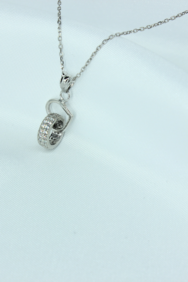 Amora Perla Kilit Model Gümüş Kolye – 925 Ayar, Beyaz Rodaj Kaplama