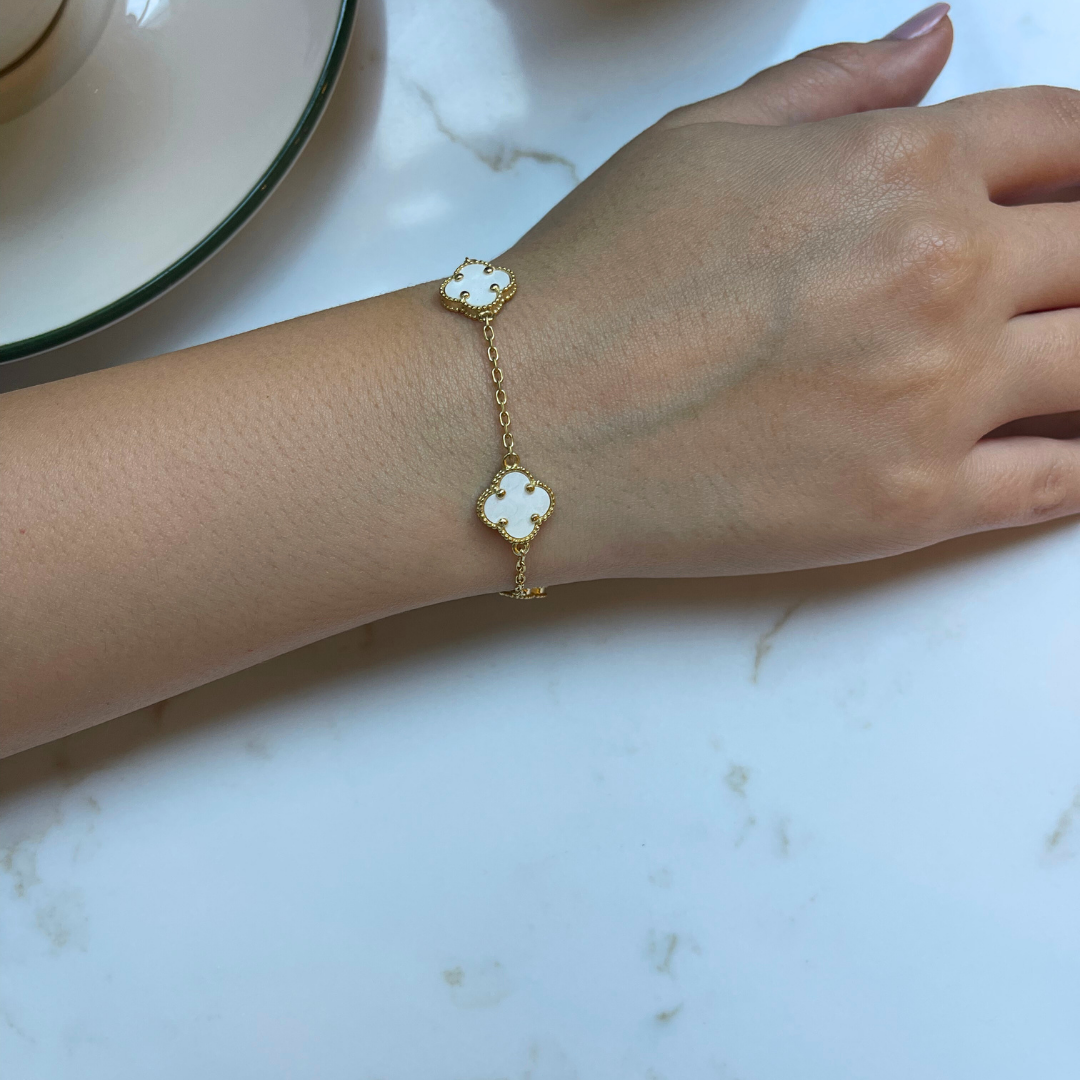 Beyaz Yonca Model Altın Kaplama Gümüş Bileklik