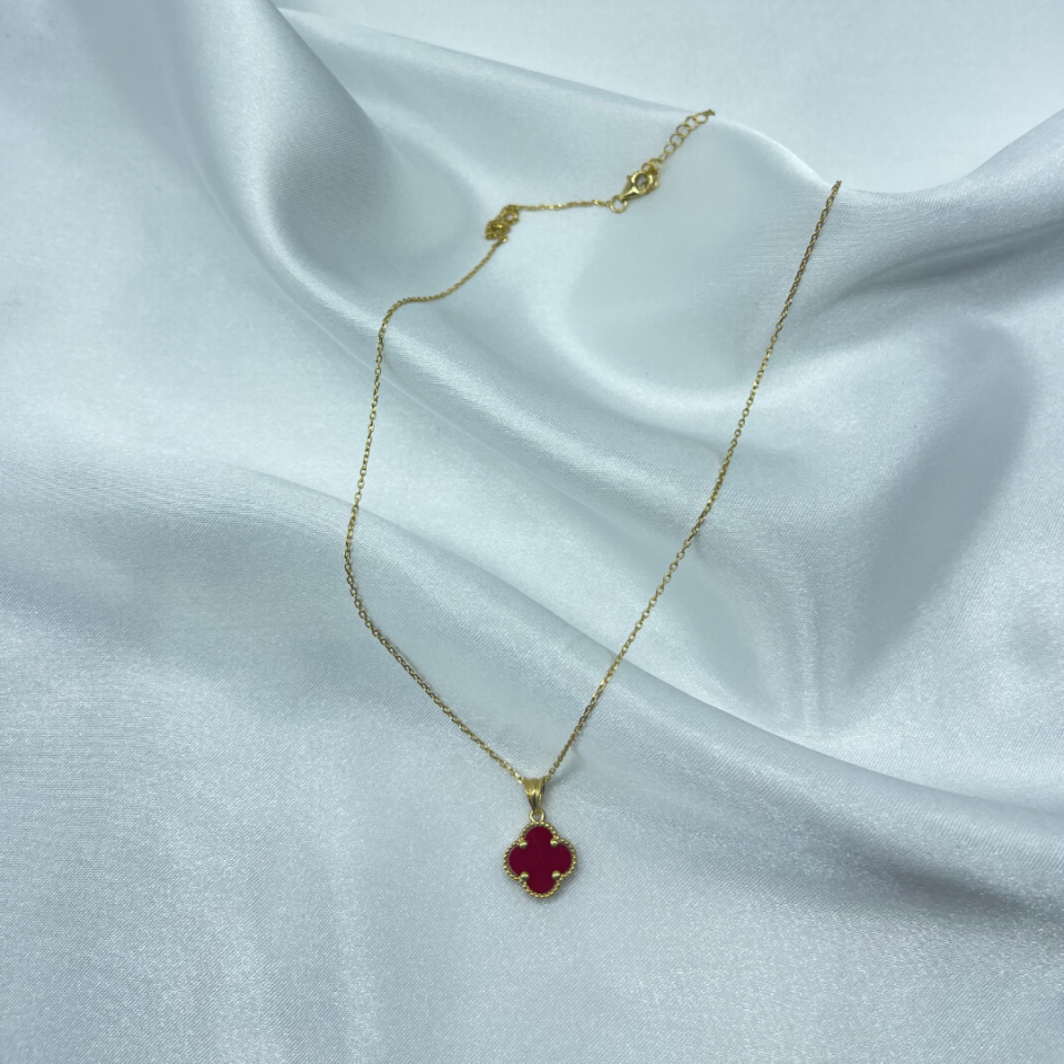 Yonca Model Kırmızı Taşlı Kolye – 925 Ayar Gümüş, 14K Altın Kaplama