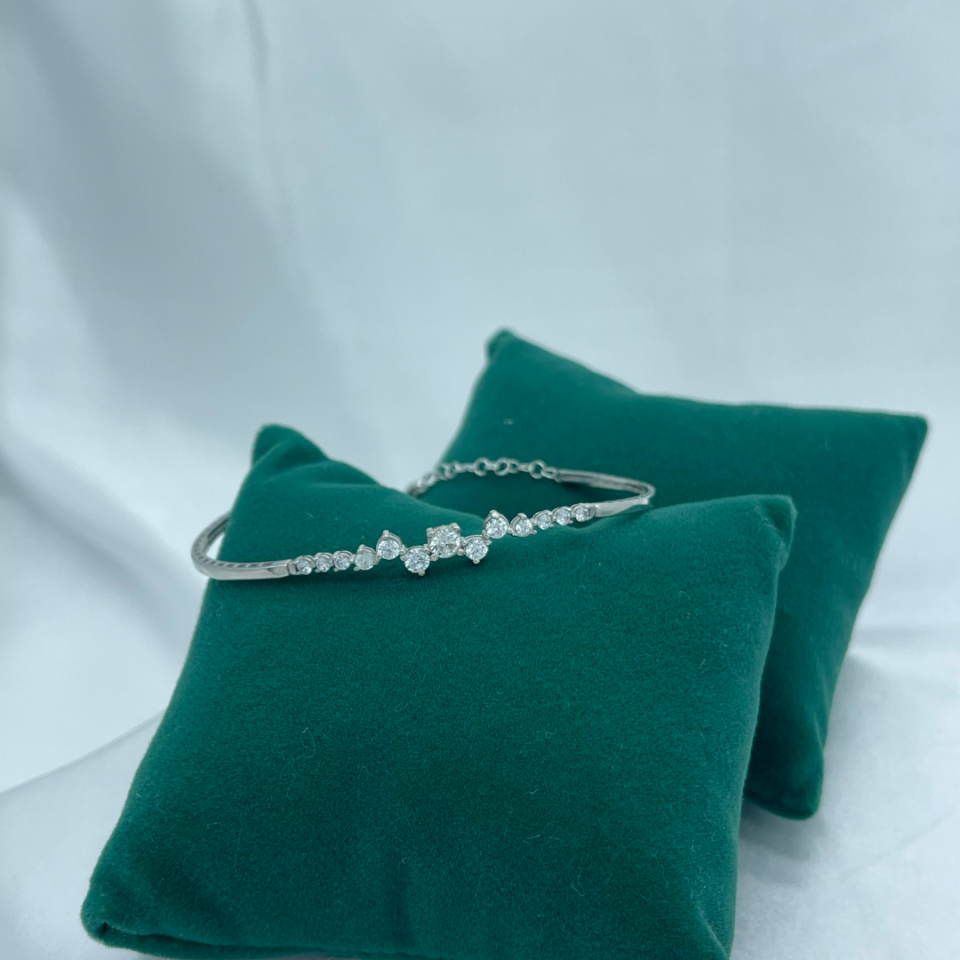 Üçlü Baget Taşlı 925 Ayar Gümüş Kelepçe – Rodaj Kaplama