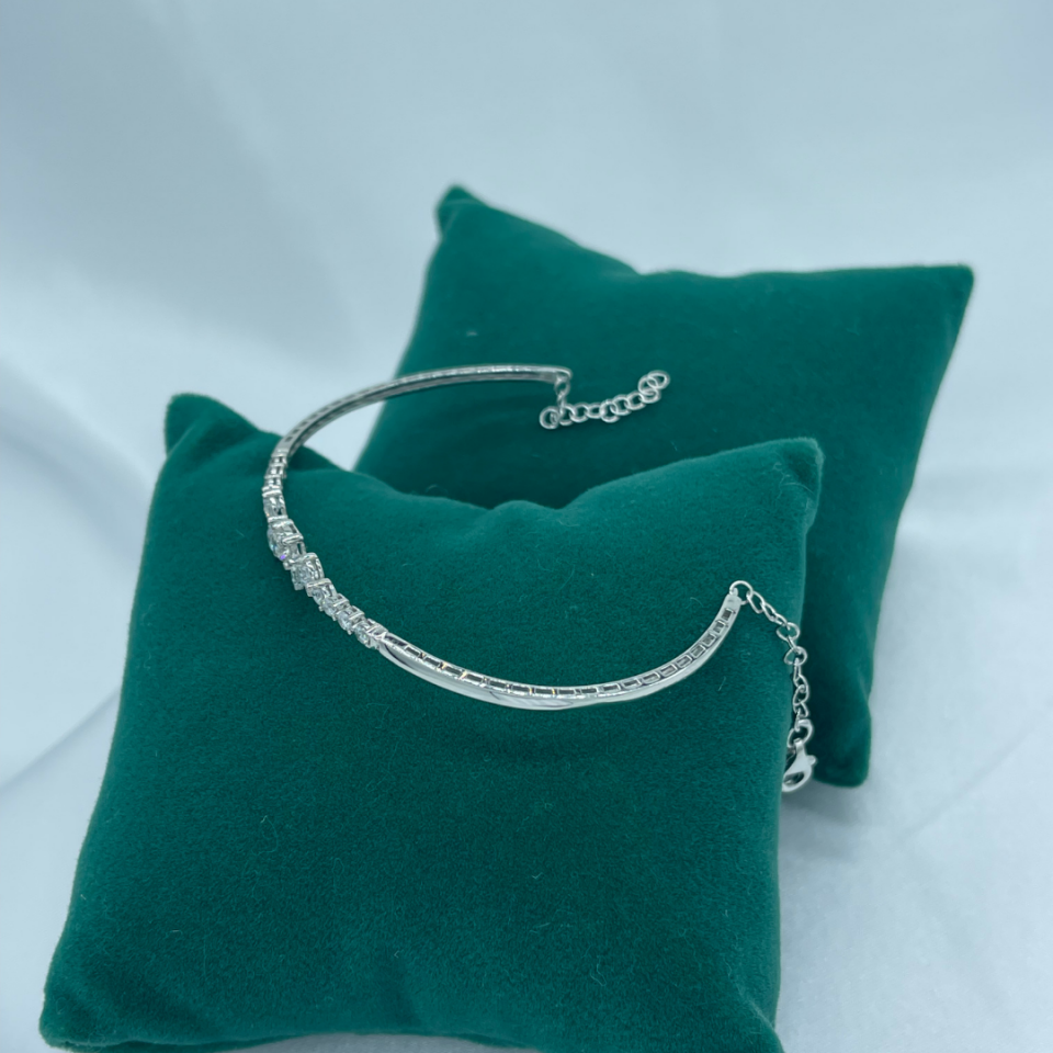 Üçlü Baget Taşlı 925 Ayar Gümüş Kelepçe – Rodaj Kaplama