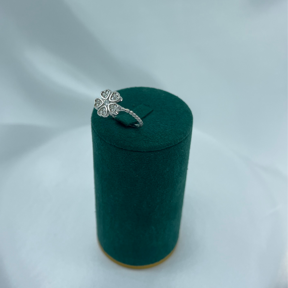 Yonca Model Taşlı 925 Ayar Gümüş Yüzük