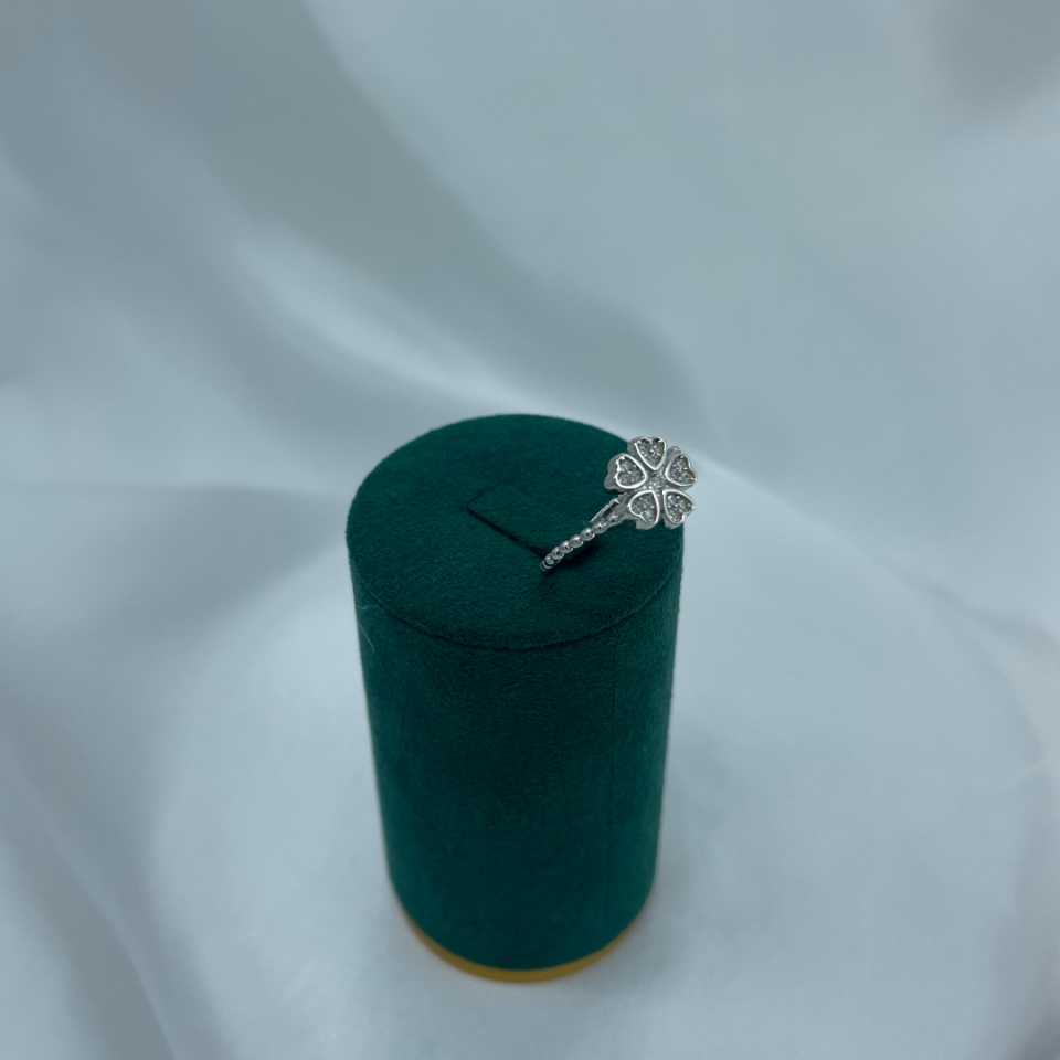 Yonca Model Taşlı 925 Ayar Gümüş Yüzük