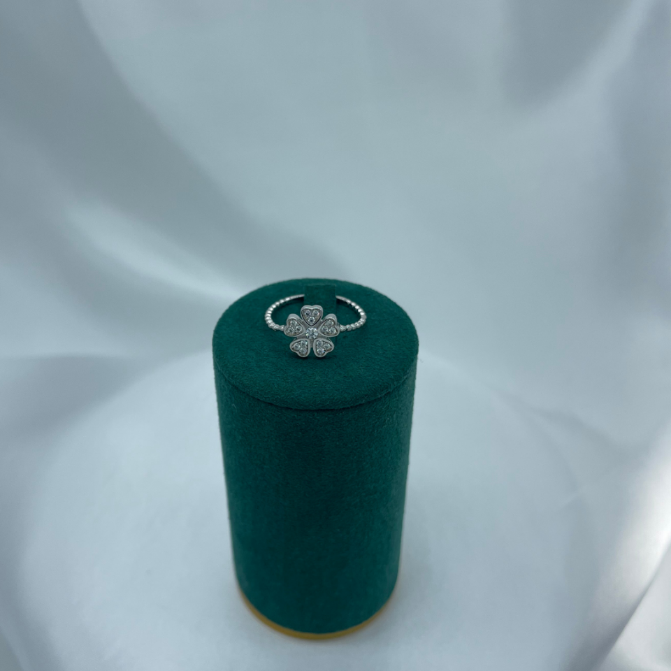 Yonca Model Taşlı 925 Ayar Gümüş Yüzük