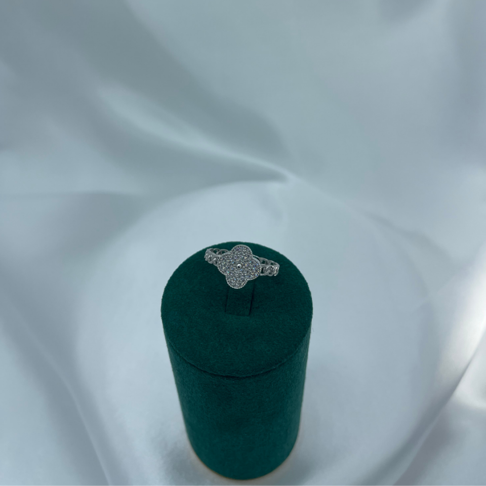 Yonca Parlak Model Taşlı 925 Ayar Gümüş Yüzük