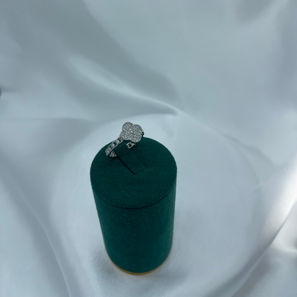 Yonca Parlak Model Taşlı 925 Ayar Gümüş Yüzük