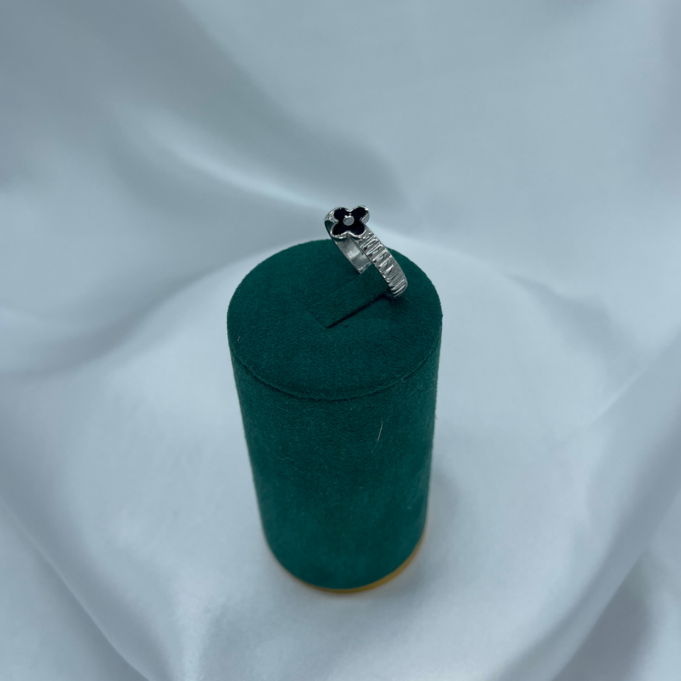 Siyah Mine Yonca Yüzük