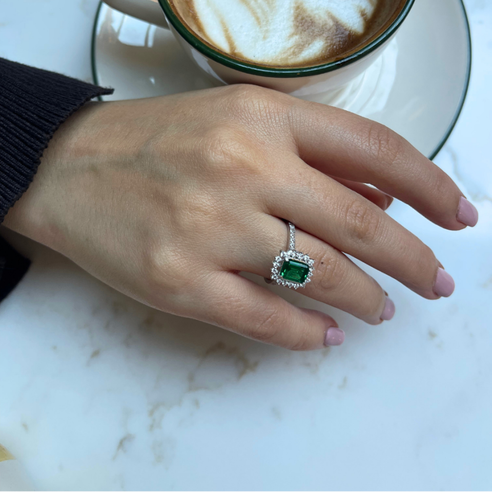 Zümrüt Yeşili Baget Halo Model 925 Ayar Gümüş Yüzük