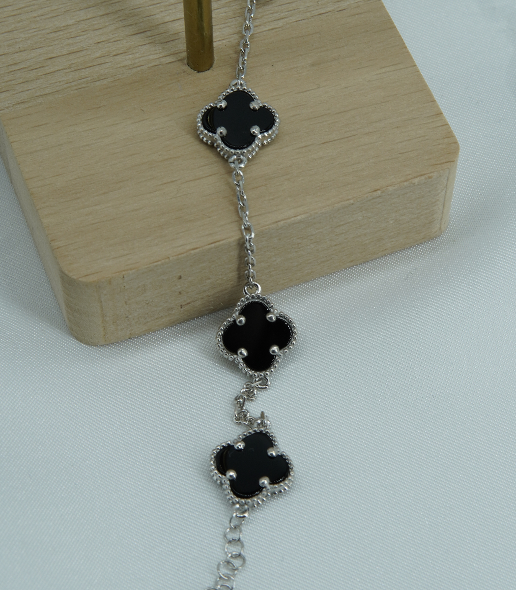 Siyah Yonca Detaylı 925 Ayar Gümüş Bileklik