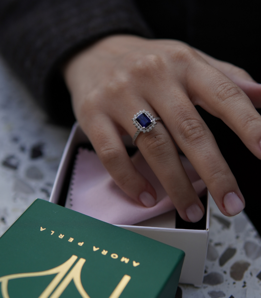 Mavi Baget Taşlı Halo Model 925 Ayar Gümüş Yüzük