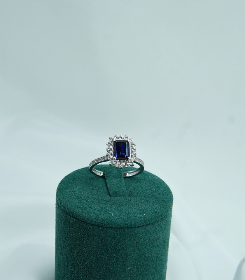 Mavi Baget Taşlı Halo Model 925 Ayar Gümüş Yüzük