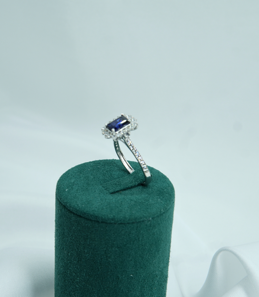 Mavi Baget Taşlı Halo Model 925 Ayar Gümüş Yüzük