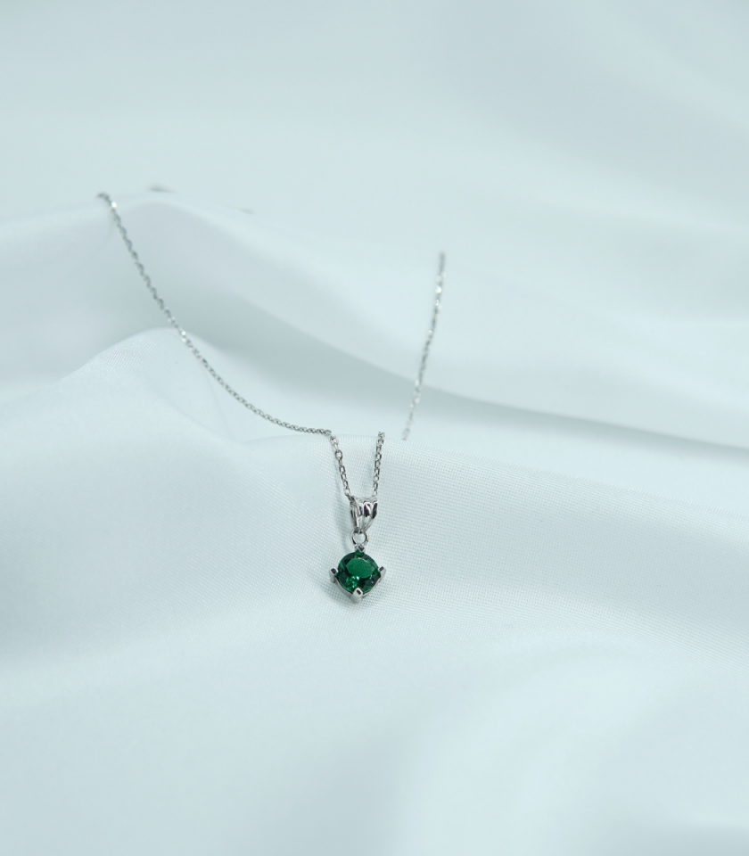 Zümrüt Yeşili Tek Taş Model 925 Ayar Gümüş Kolye
