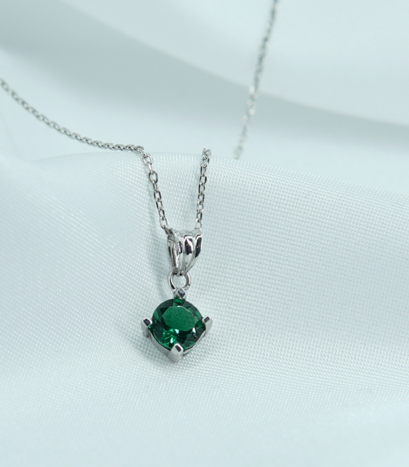Zümrüt Yeşili Tek Taş Model 925 Ayar Gümüş Kolye