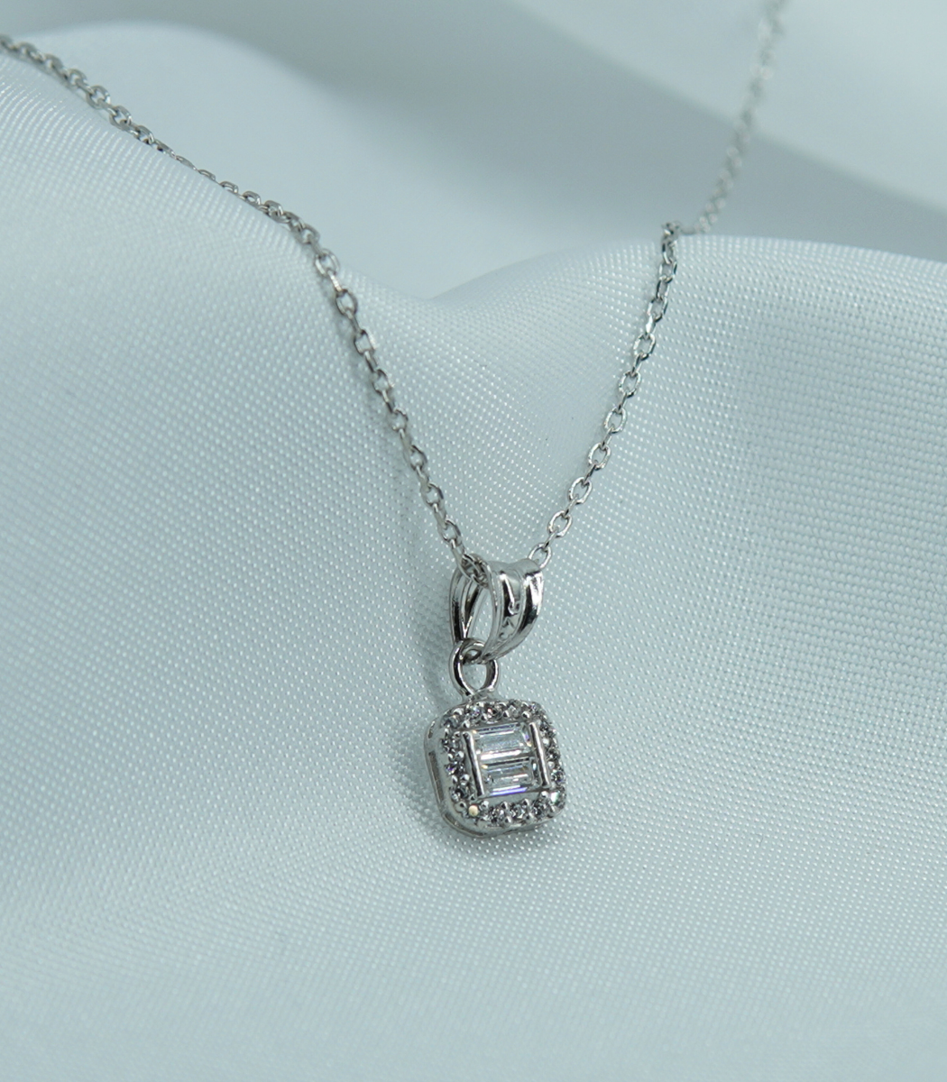 Baget Taşlı Minimal Kare Kolye – 925 Ayar Gümüş