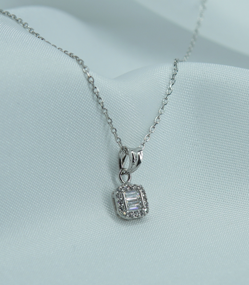 Baget Taşlı Minimal Kare Kolye – 925 Ayar Gümüş