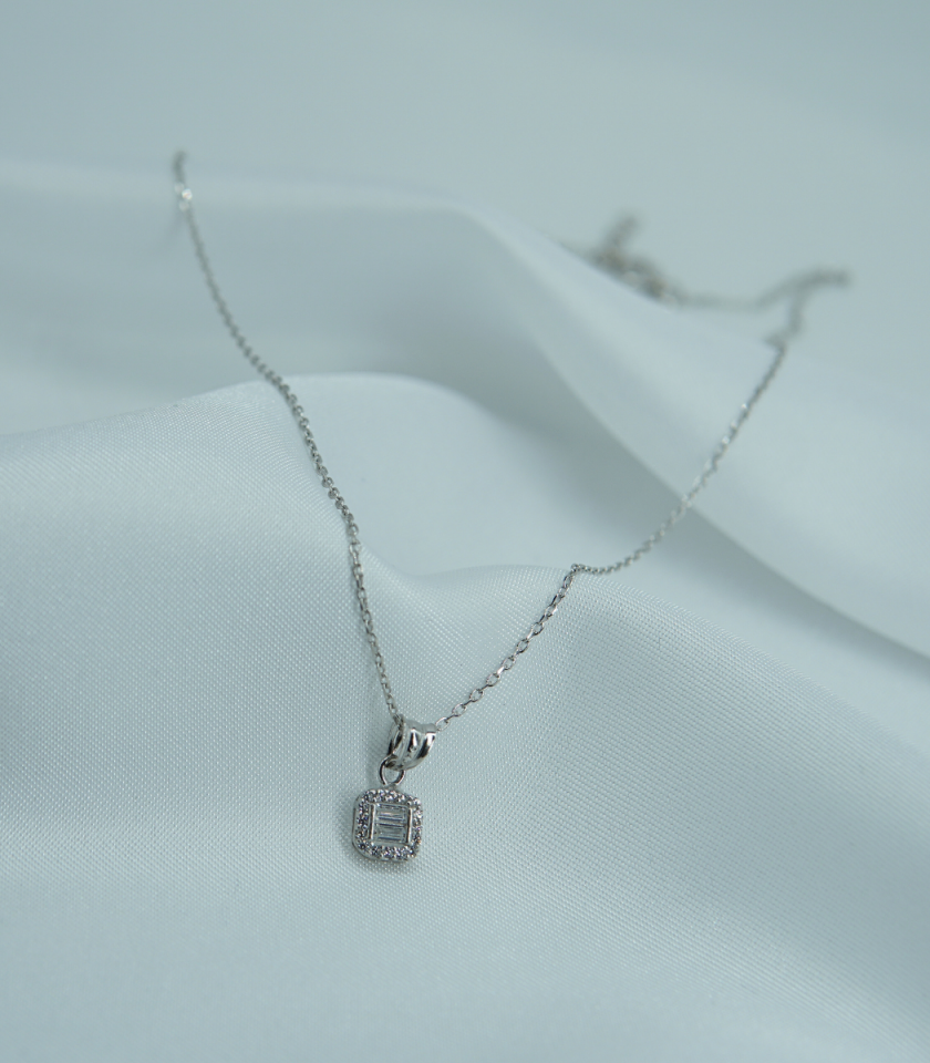 Baget Taşlı Minimal Kare Kolye – 925 Ayar Gümüş