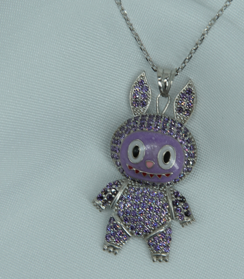Mor Taşlı Sevimli Karakter Kolye – 925 Ayar Gümüş Rodaj Kaplama