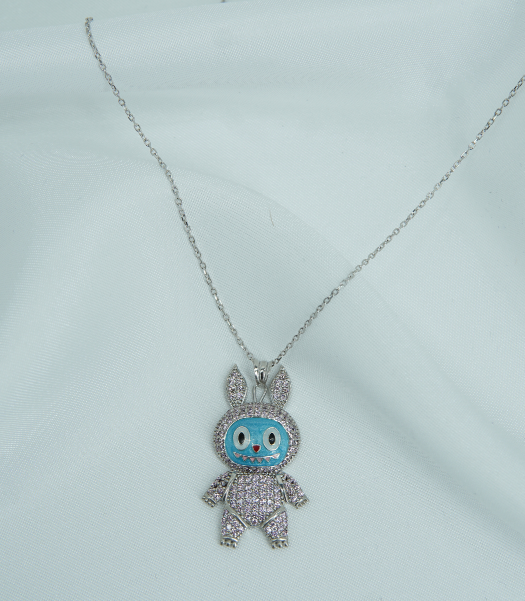 Mavi Yüzlü Pembe Taşlı Sevimli Karakter Kolye – 925 Ayar Gümüş Rodaj Kaplama